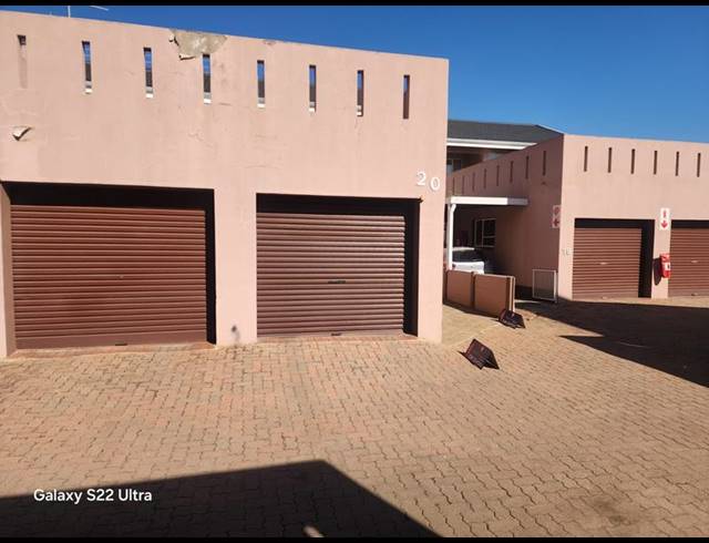 2 BEDROOM TOWNHOUSE FOR SALE IN BRACKENHURST